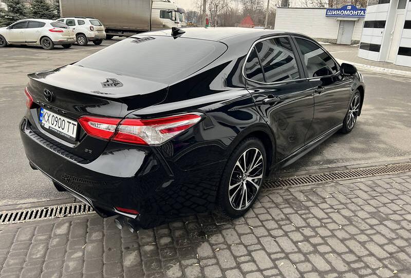 Toyota Camry SE 2020