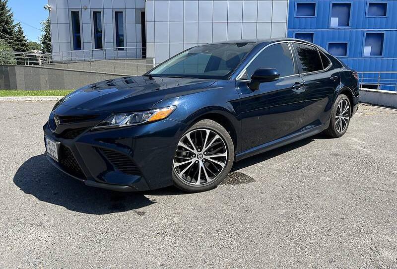 Toyota Camry SE 2020