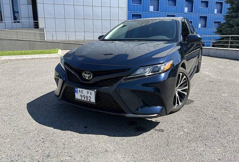 Toyota Camry SE 2020