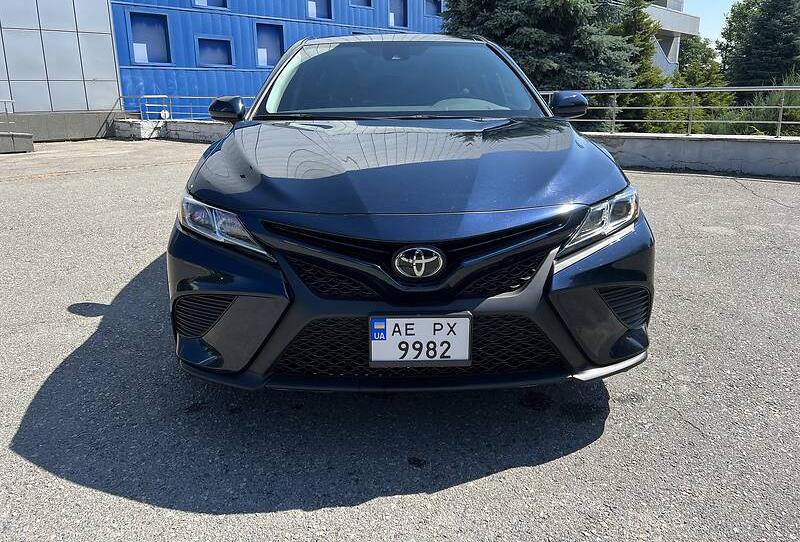 Toyota Camry SE 2020