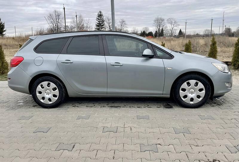 Opel Astra J 2011