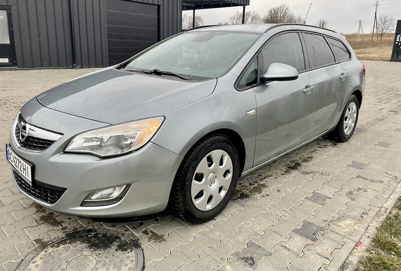 Opel Astra J 2011