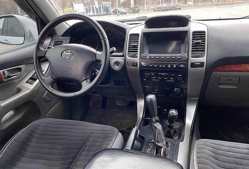 Toyota Land Cruiser Prado 120 2004