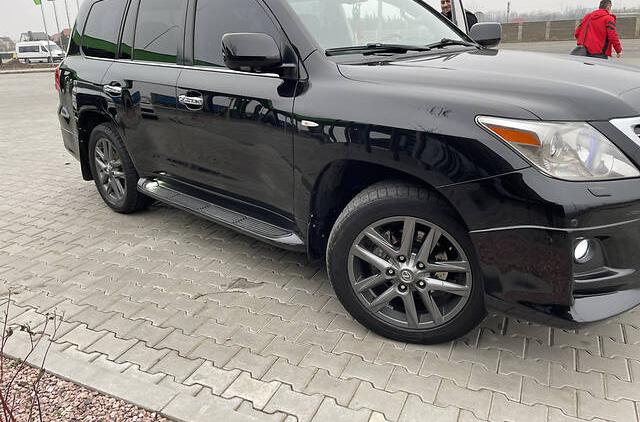 Lexus LX 570 2011