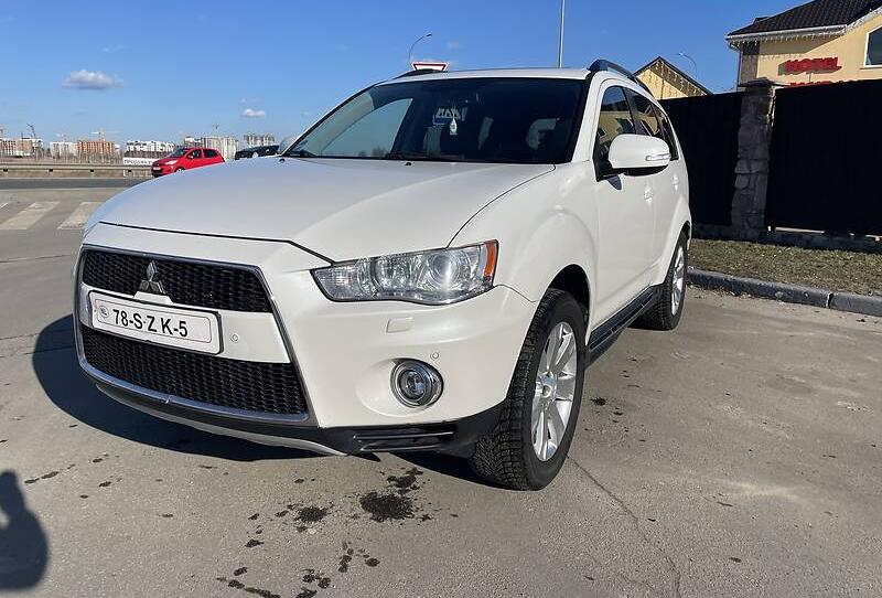 Mitsubishi Outlander XL Max 2012