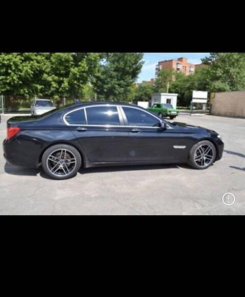 BMW 740 2011