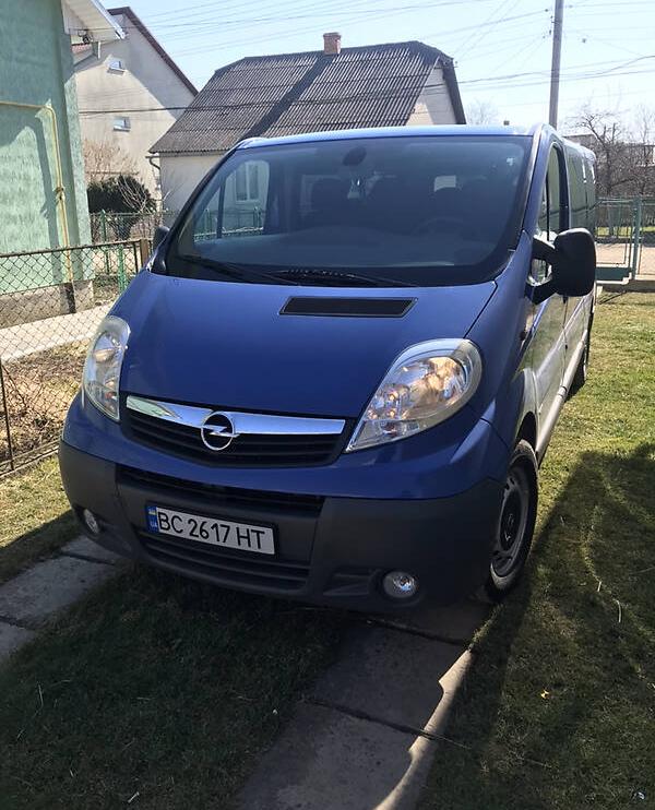 Opel Vivaro пасс. 2013