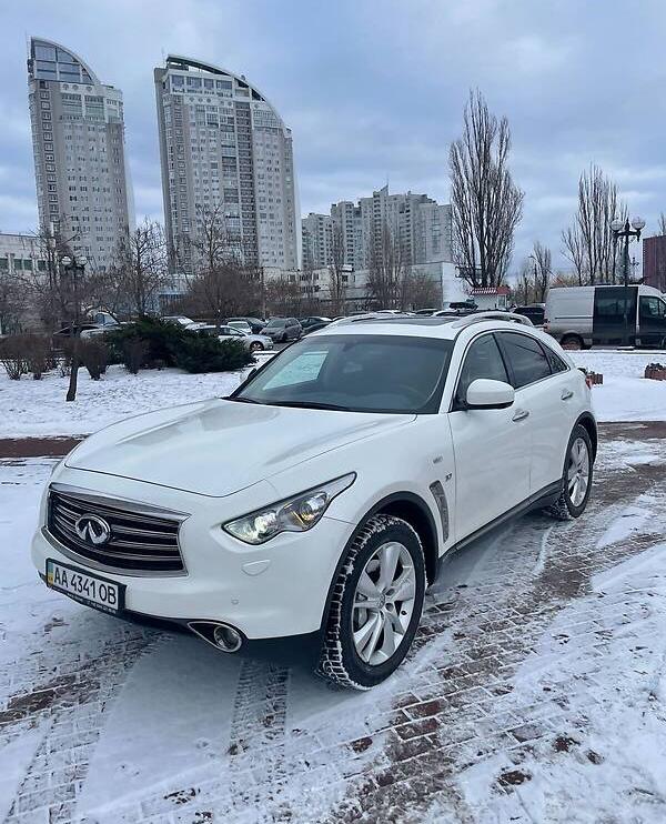 Infiniti QX70 2013