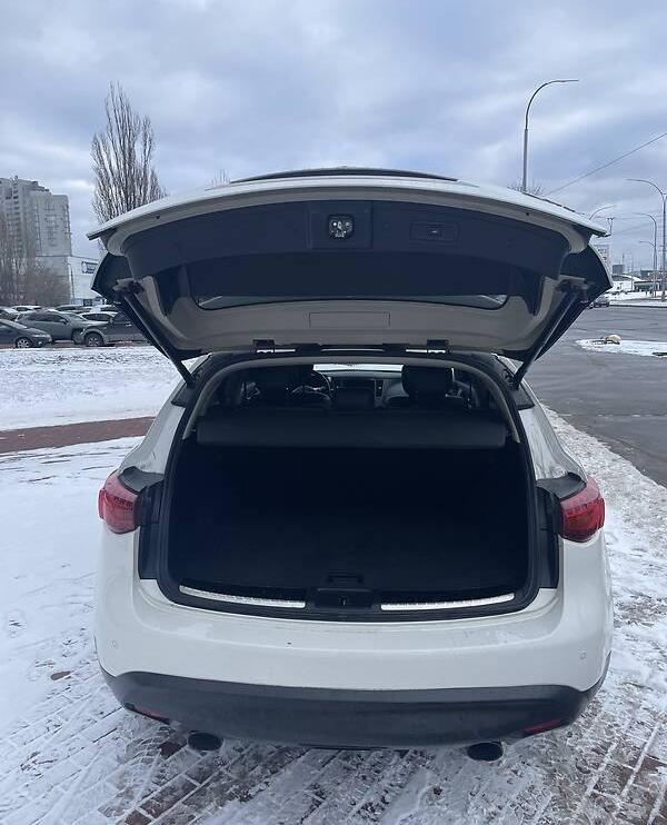 Infiniti QX70 2013