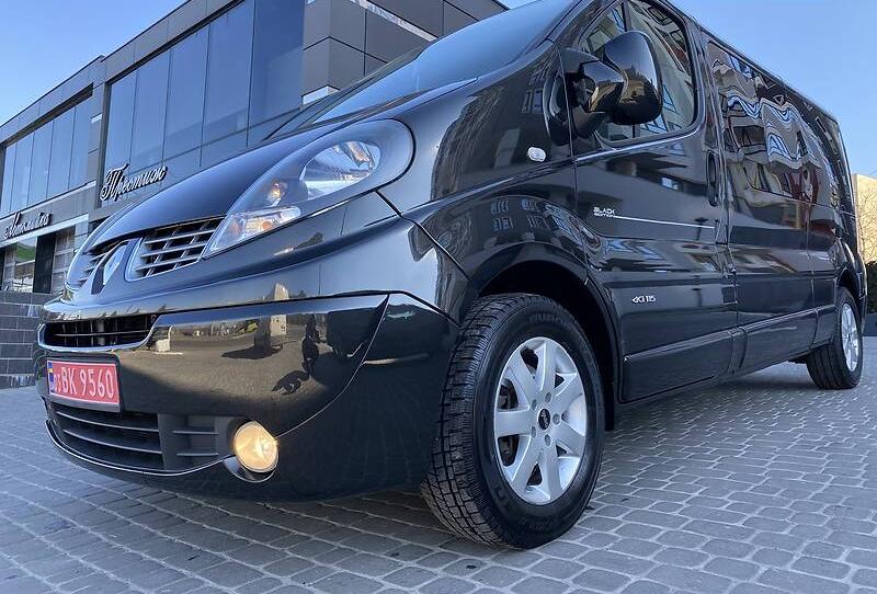 Renault Trafic пасс. LONG BLACK EDITION  2013