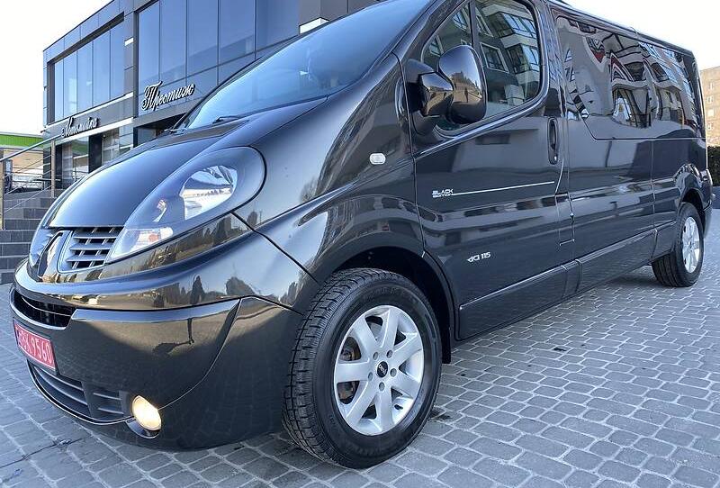 Renault Trafic пасс. LONG BLACK EDITION  2013