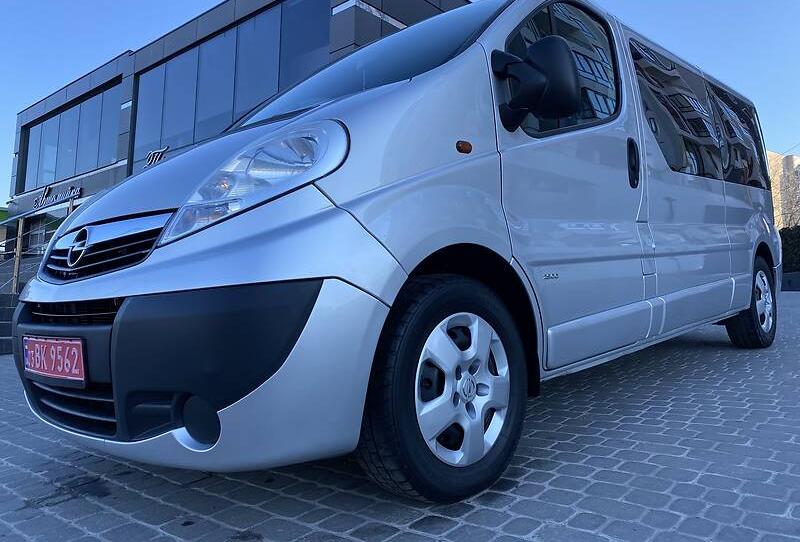 Opel Vivaro пасс. LONG  2013