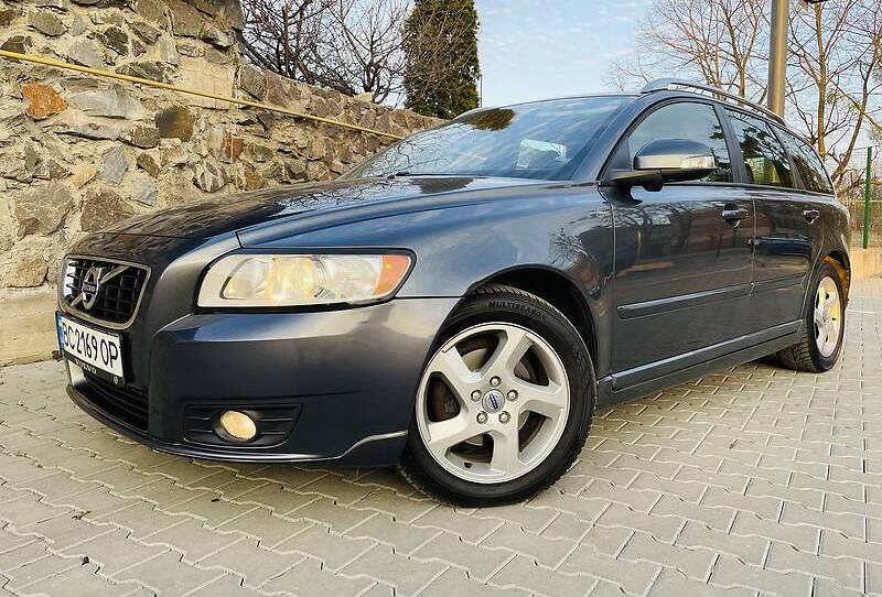 Volvo V50 MOMENTUM INDIVIDUAL 2011