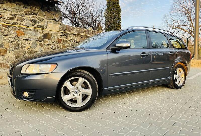 Volvo V50 MOMENTUM INDIVIDUAL 2011