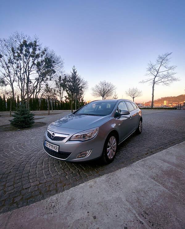 Opel Astra J 2010