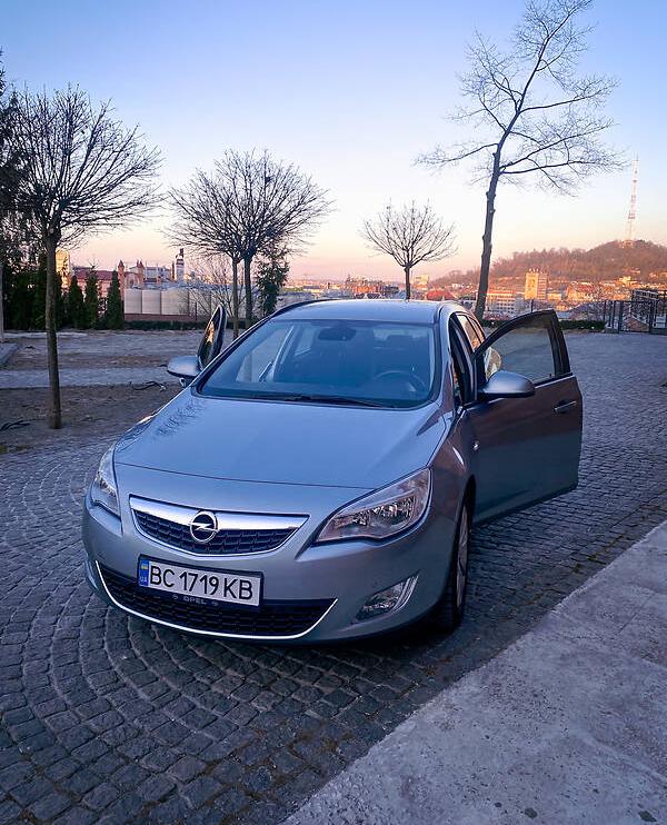Opel Astra J 2010