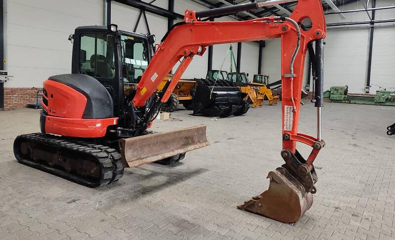 Kubota U 48 2011