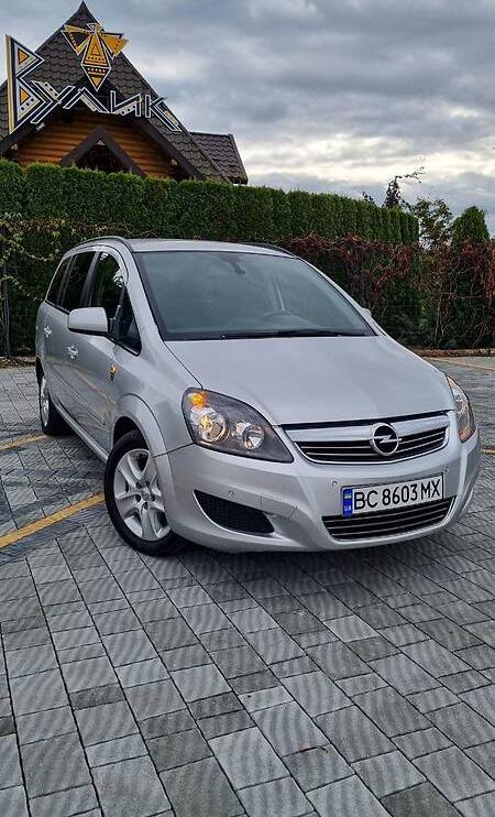 Opel Zafira cosmo 2010