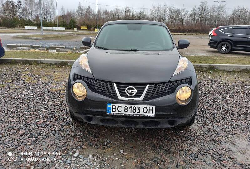 Nissan Juke SV 2012
