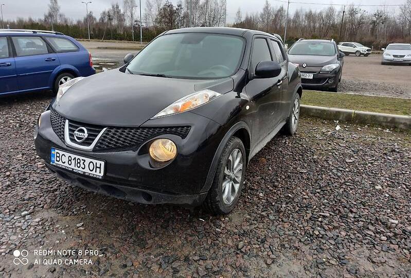 Nissan Juke SV 2012