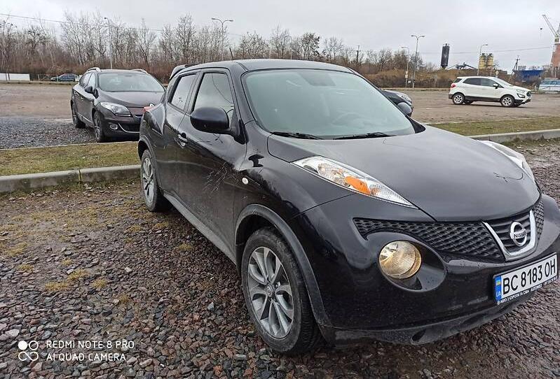 Nissan Juke SV 2012
