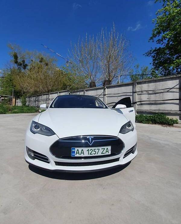 Tesla Model S 2013