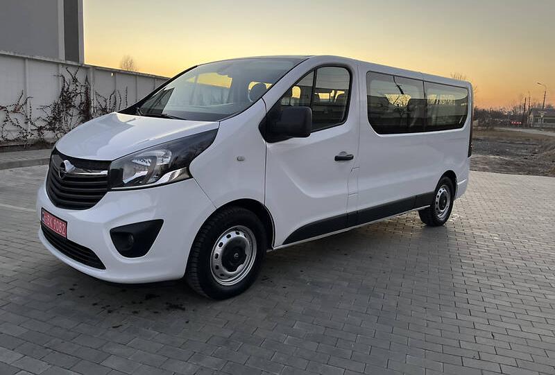 Opel Vivaro пасс. Long 2016