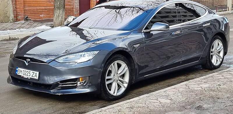 Tesla Model S 2015