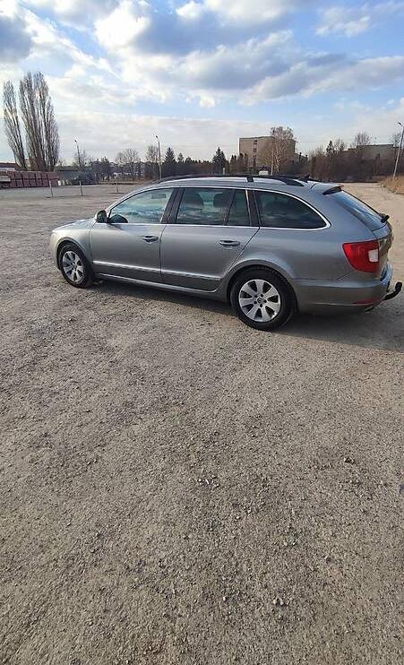 Skoda Superb 2011