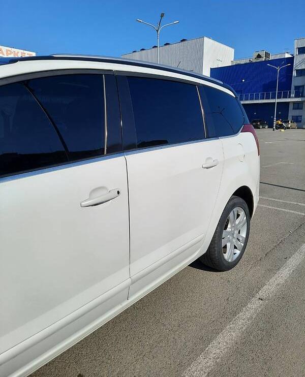 Peugeot 5008 Allure 2011
