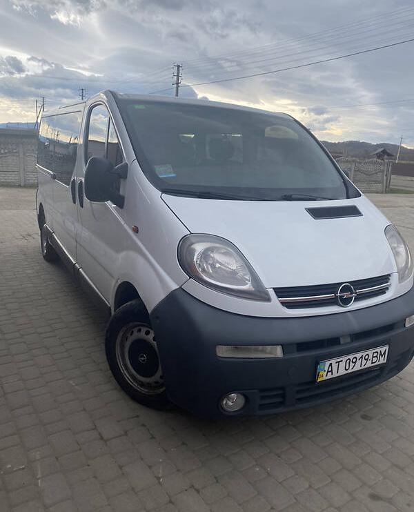 Opel Vivaro пасс. 2006