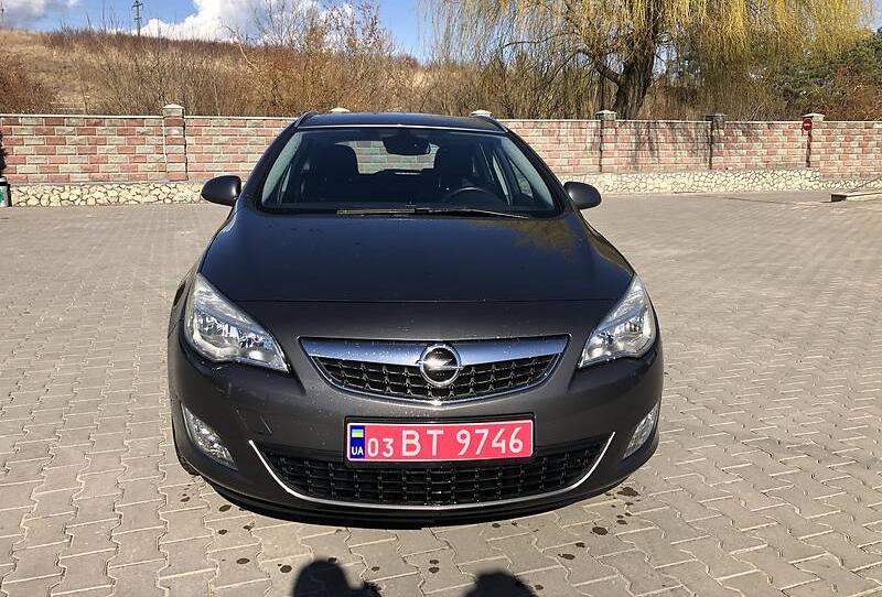 Opel Astra J 2011