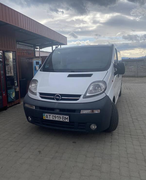 Opel Vivaro пасс. 2006