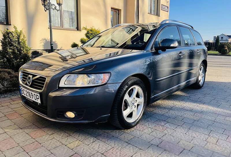 Volvo V50 MOMENTUM INDIVIDUAL 2011