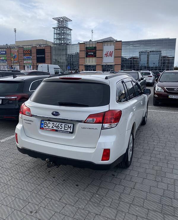 Subaru Outback 2011