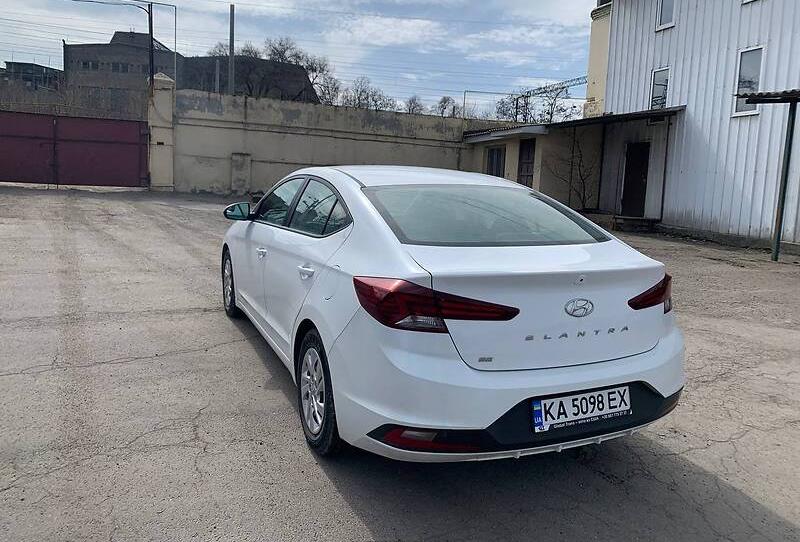 Hyundai Elantra 2019
