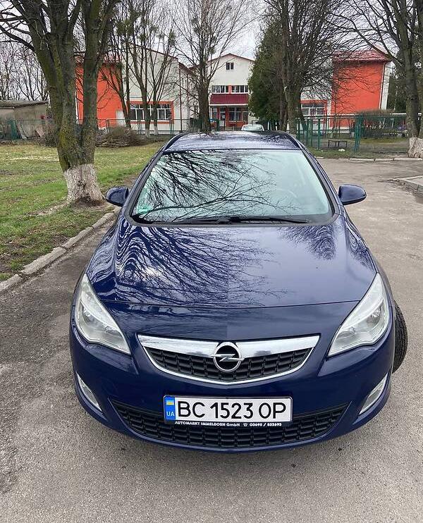 Opel Astra J COSMO 2010
