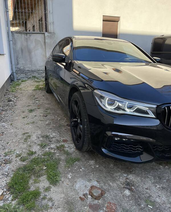 BMW 740 2016