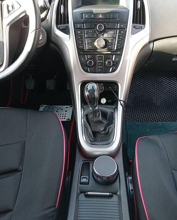 Opel Astra J 2010