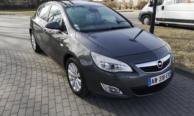 Opel Astra J 2010