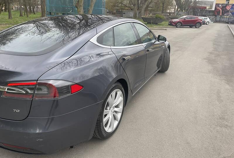 Tesla Model S 2016