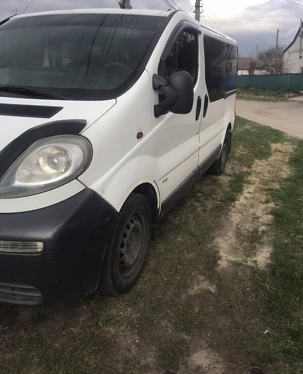 Opel Vivaro пасс. 2004