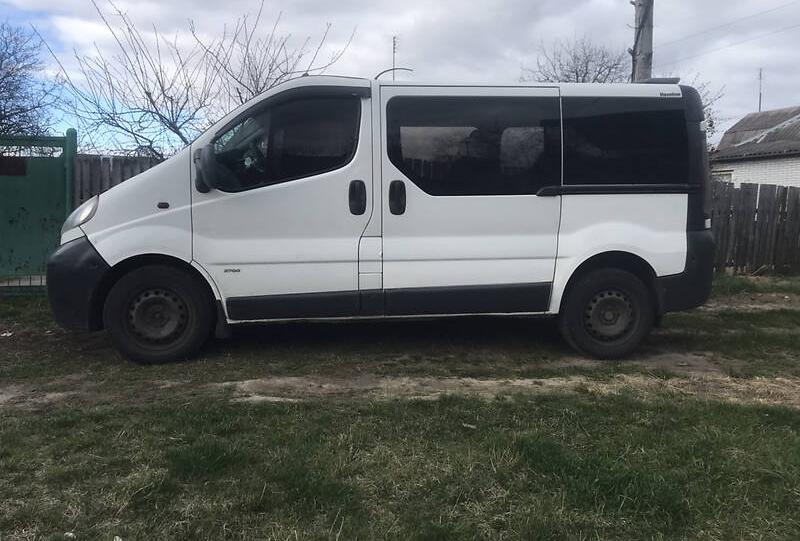 Opel Vivaro пасс. 2004