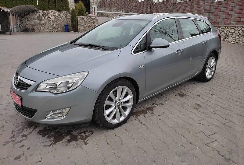 Opel Astra J 2011