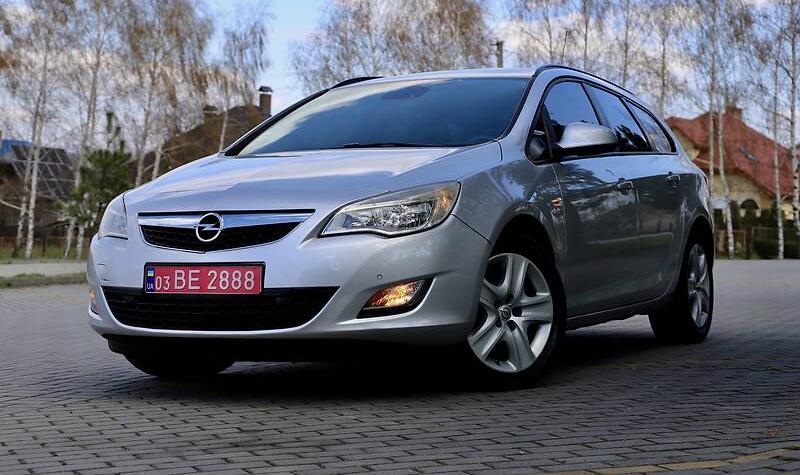 Opel Astra J 2011