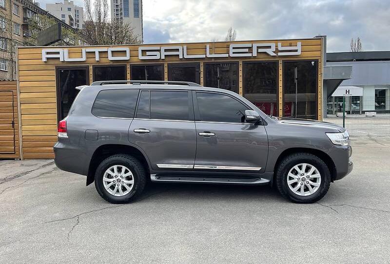 Toyota Land Cruiser 200 2019