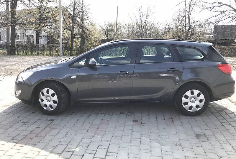 Opel Astra J 2011