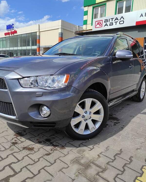 Mitsubishi Outlander XL 2012