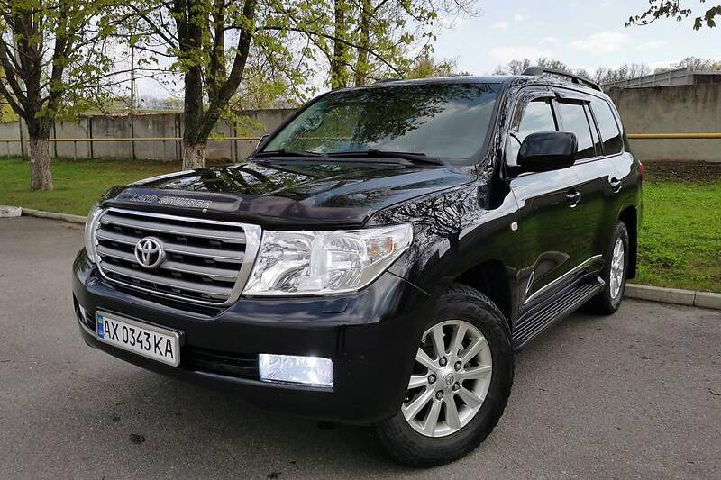 Toyota Land Cruiser 200 2011
