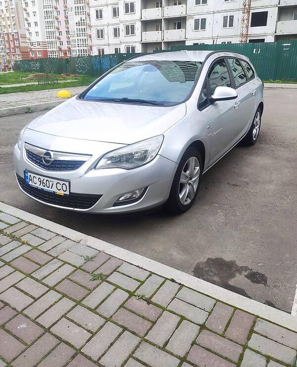 Opel Astra J 2011
